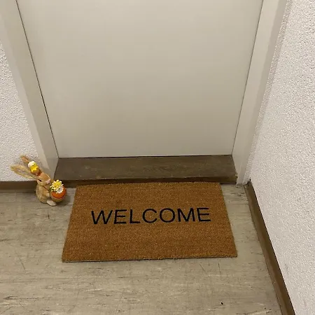 4 Zimmer, 6 Betten, Neu Moebliert, Im Zentrum