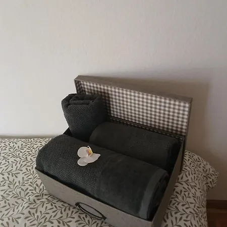 4 Zimmer, 6 Betten, Neu Moebliert, Im Zentrum Basilea